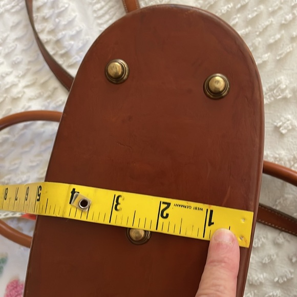 Beautiful Vintage Dooney&Bourke Dome Satchel..Taupe with British Tan details. - Picture 10 of 13